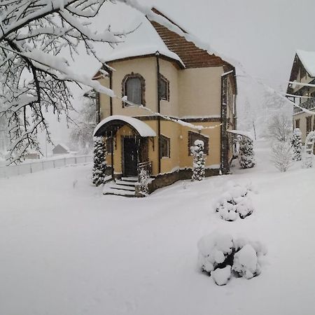 Золото Карпат Villa Yaremche Exterior photo